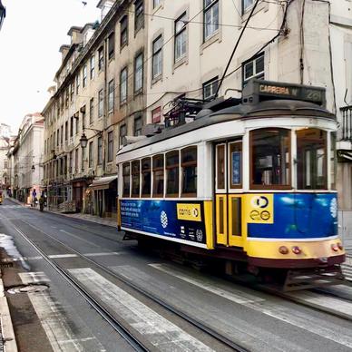 tram,eléctrico,Lisbon,portugal,Lisboa,xmas,city,commute