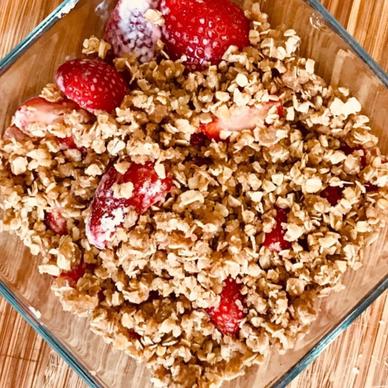 strawberry,crumble,dessert,oatmeal,strawberries,food,foodporn