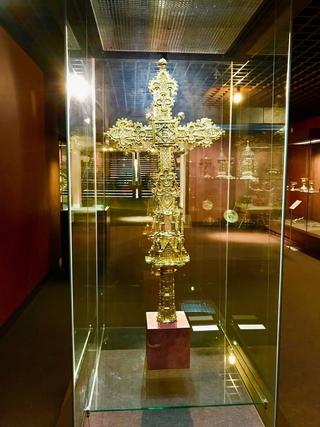 galleryImage
