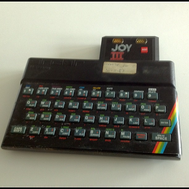 É un Sinclair. Não sabemos se ainda funciona.