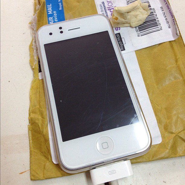 Não parece, mas é um iPhone 3GS