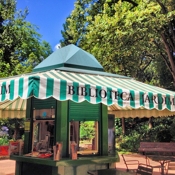 Biblioteca jardim