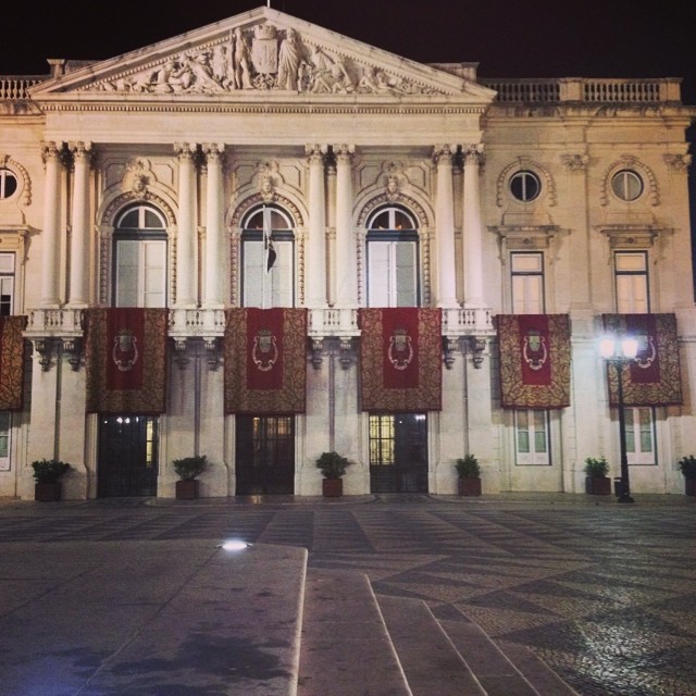 É a limpeza de primavera. A cm Lisboa pôs os tape