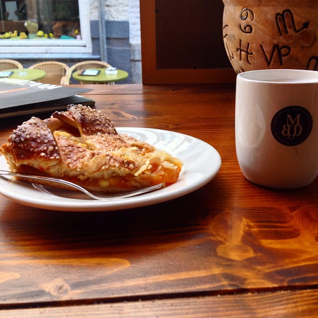 I can't come to Maastricht and not have a vlaai. 