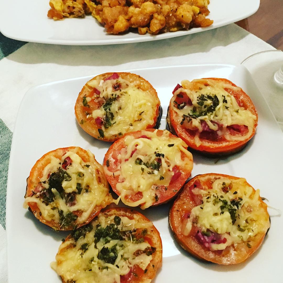Mini pizzas de beringela. Take that Domino's!