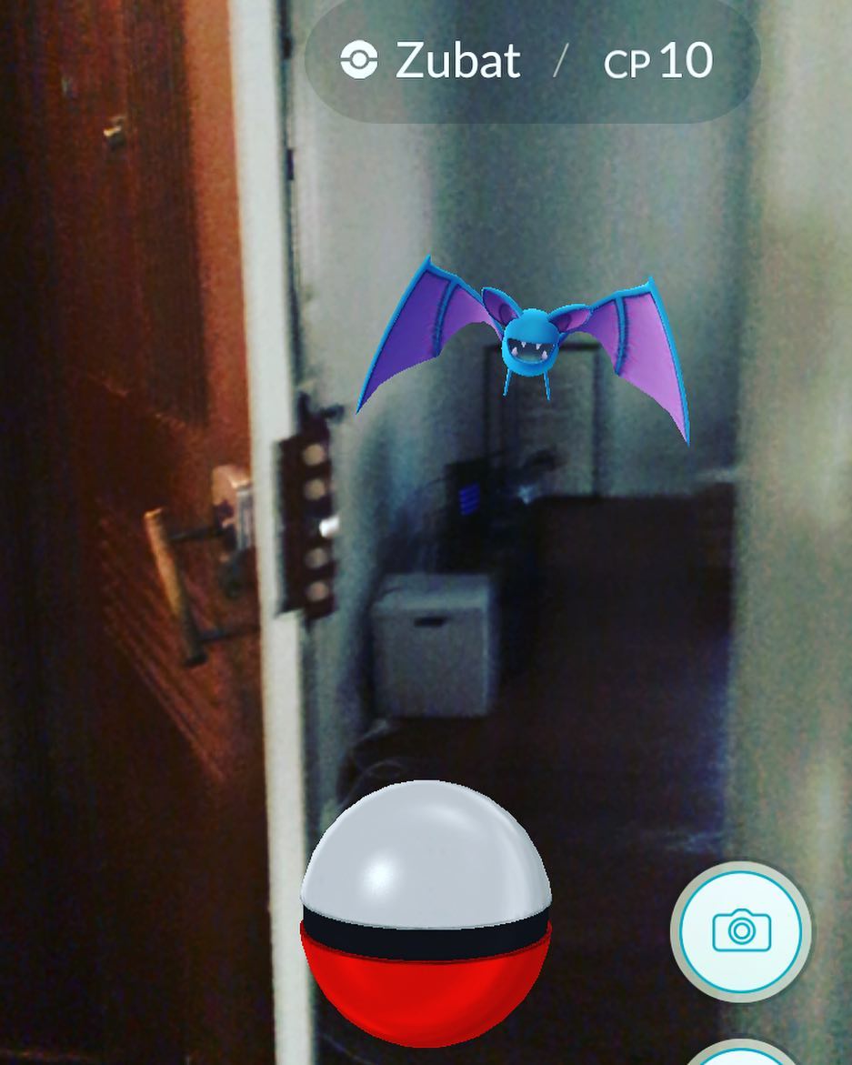 Uma pessoa já não pode entrar em casa descansada.